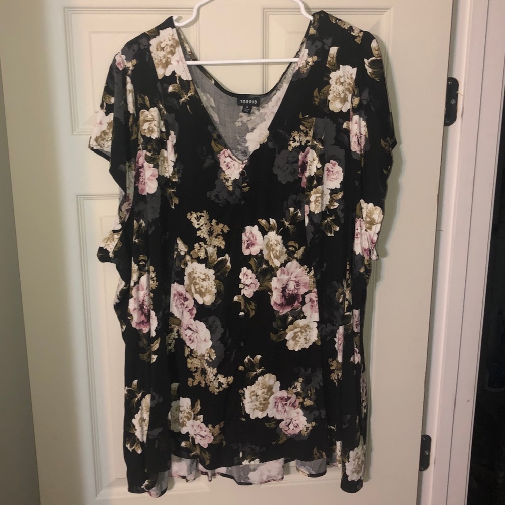 TORRID top. NWOT. Size 5.